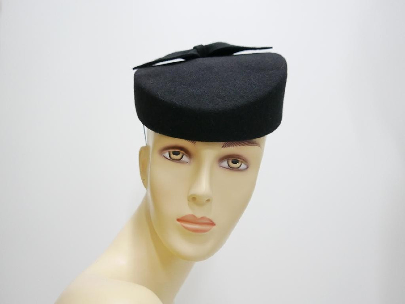 Dita - czarny toczek filcowy