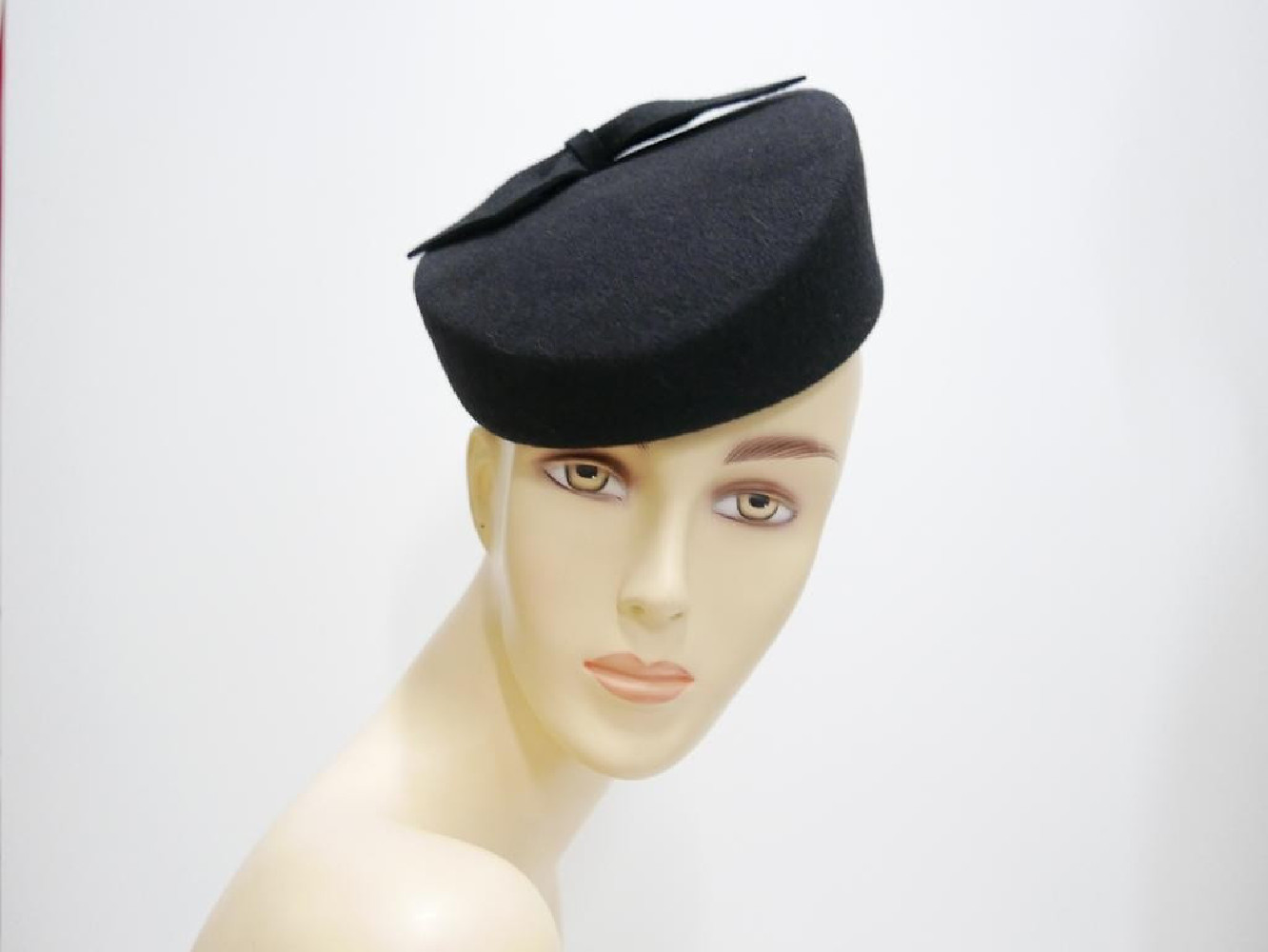 Dita - czarny toczek filcowy