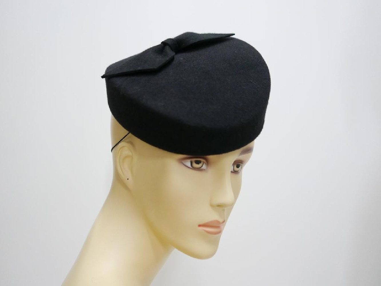 Dita - czarny toczek filcowy