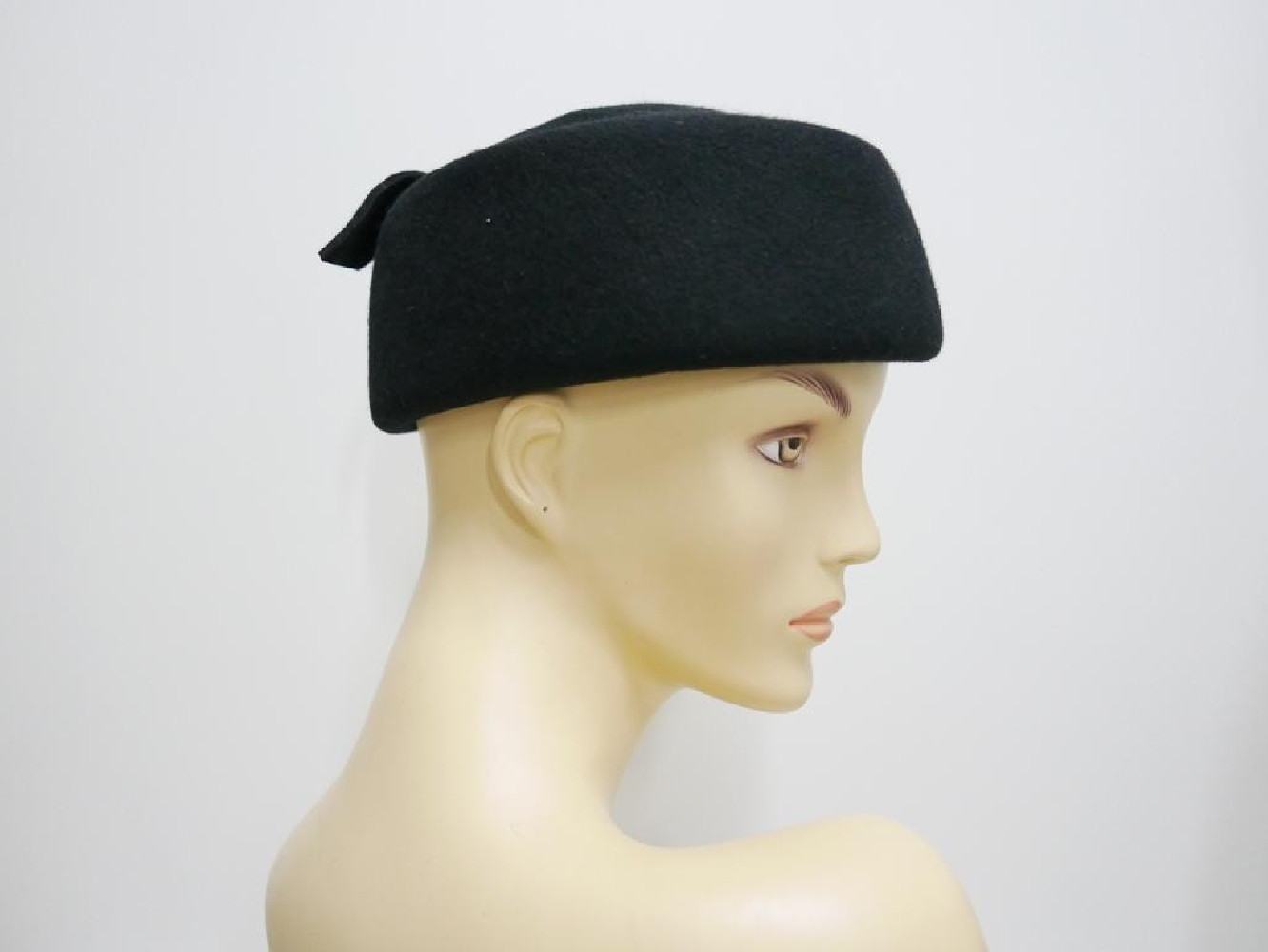 Tallina czarny  toczek filcowy  54-57 cm