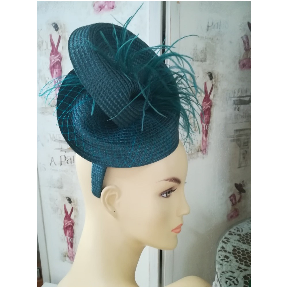 Morska zieleń letni toczek fascynator z woalką