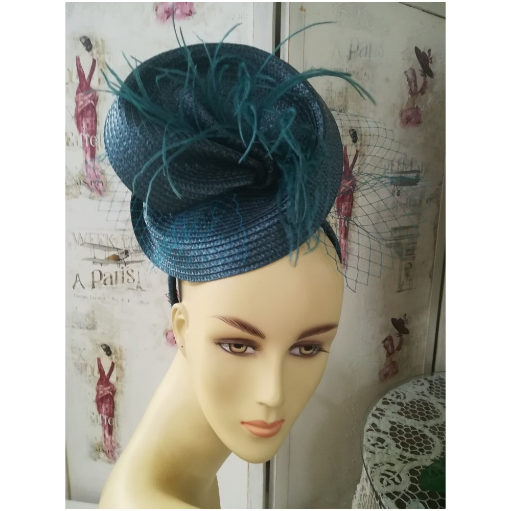 Morska zieleń letni toczek fascynator z woalką