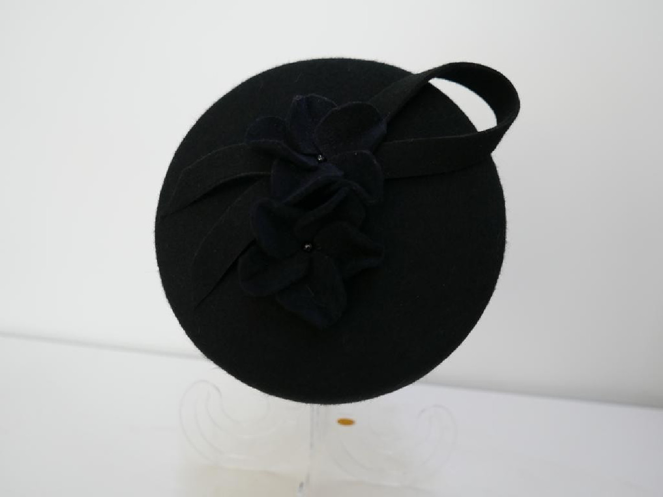 Pastylka -czarny toczek filcowy