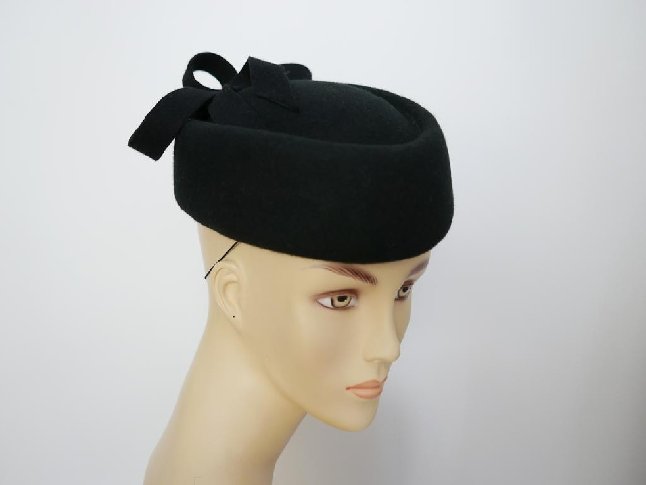 Tatiana czarny toczek ficowy