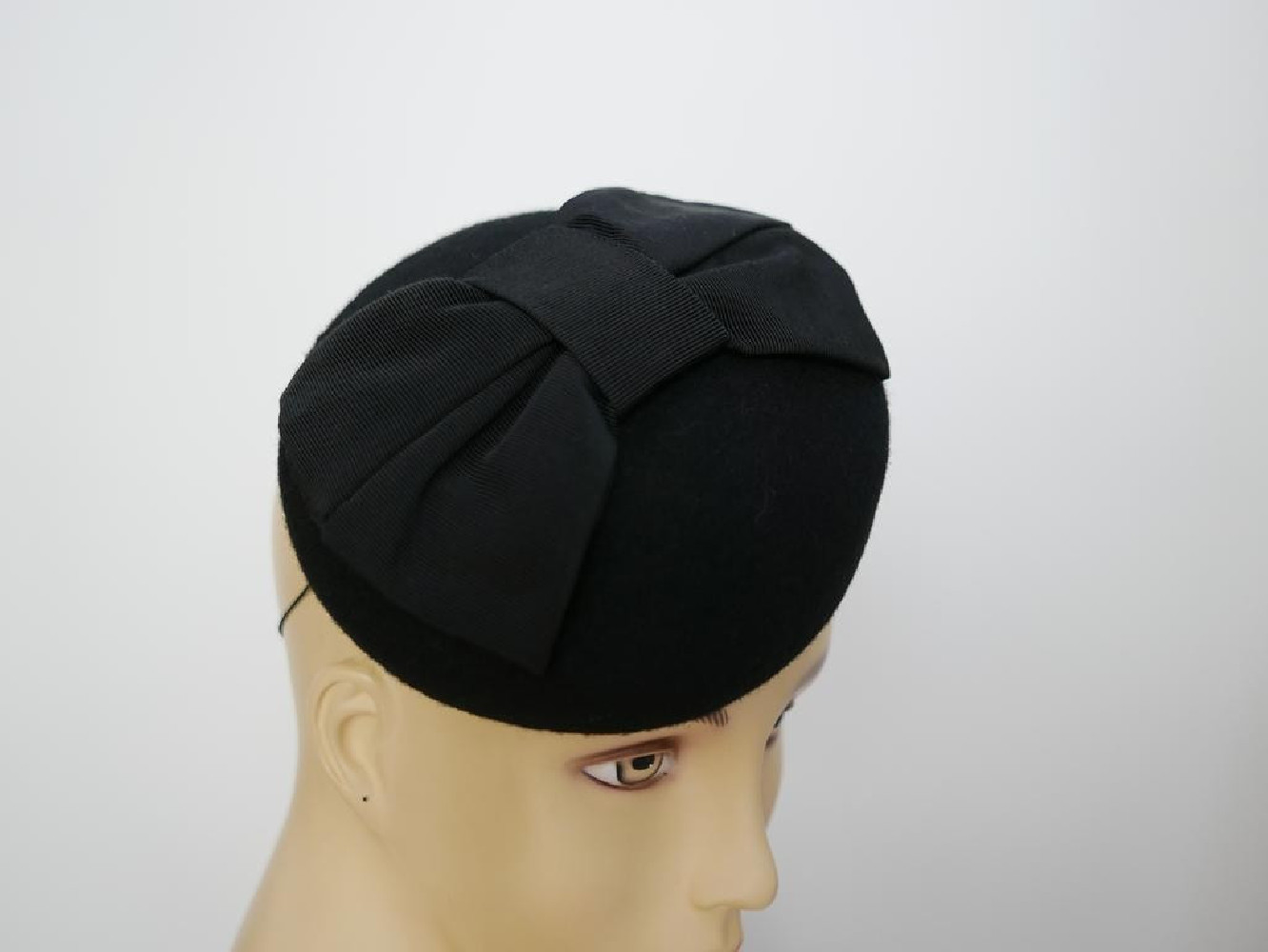 Ismena- mini toczek czarny  filcowy