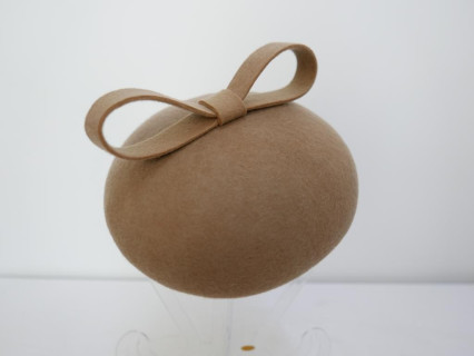 Walentyna karmelowy mini beret,  toczek filcowy