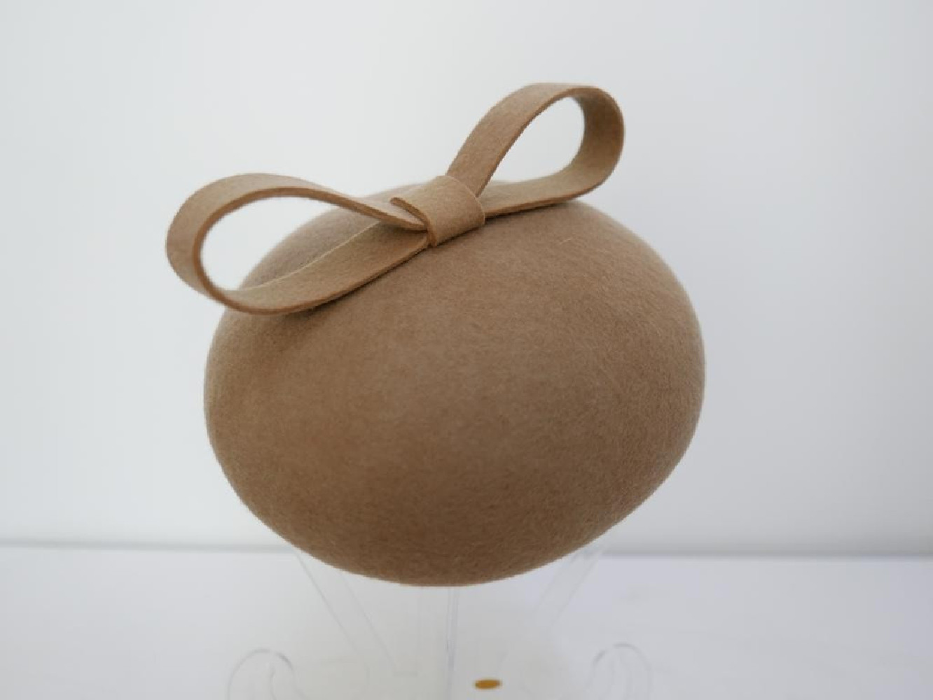 Walentyna karmelowy mini beret,  toczek filcowy