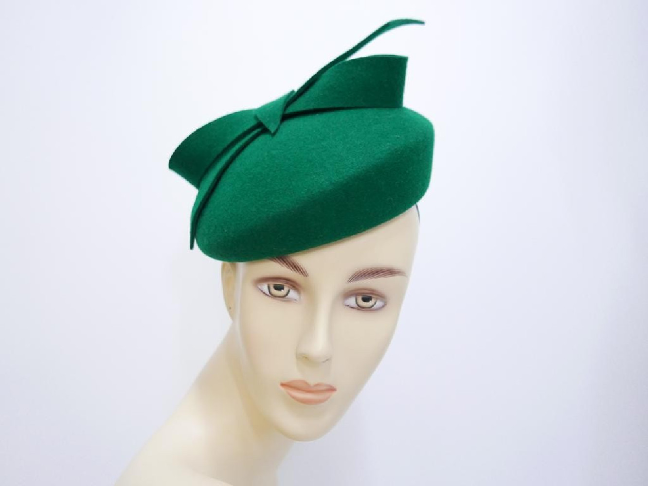 Saturnia zielony mini beret filcowy