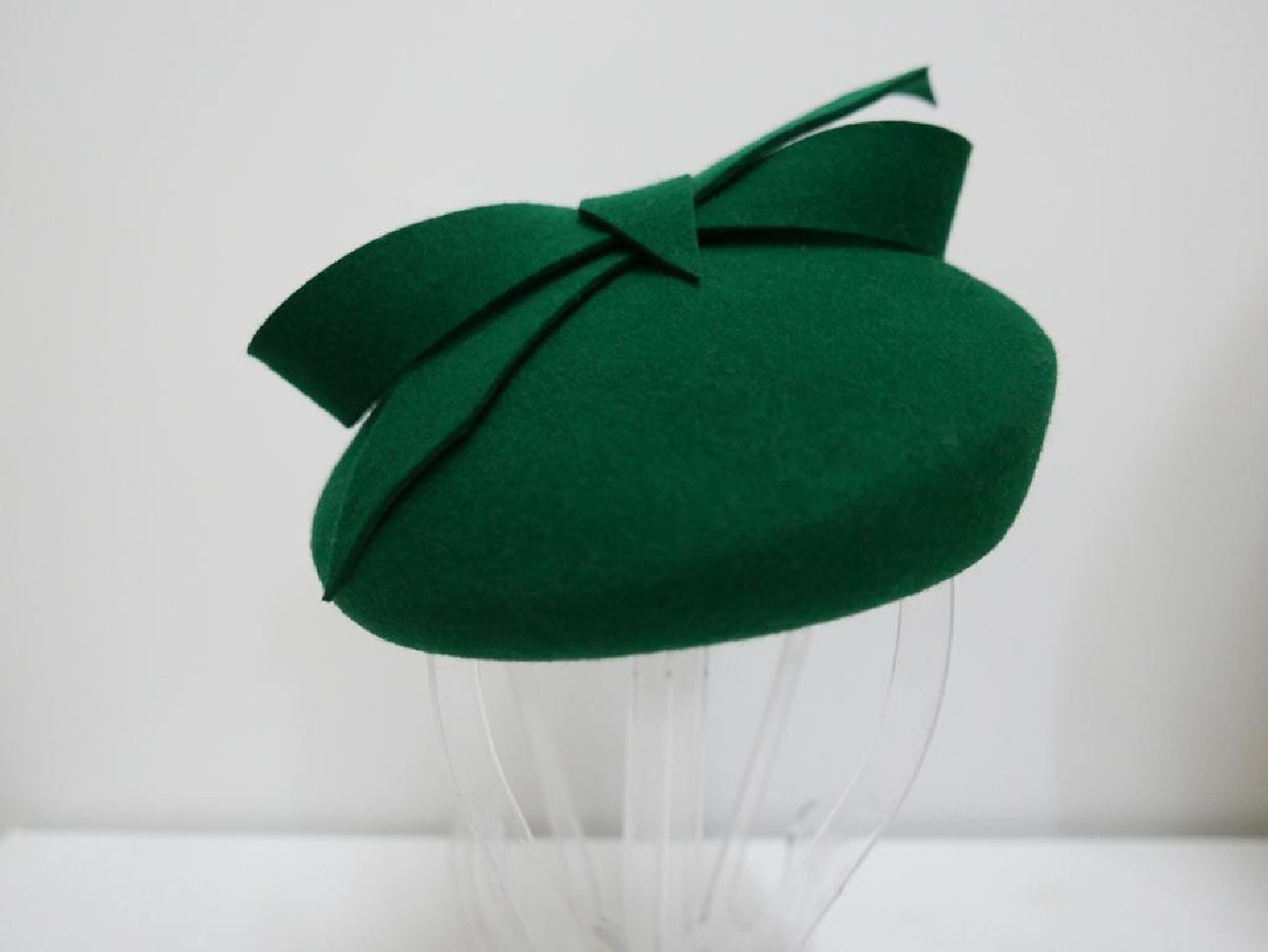 Saturnia zielony mini beret filcowy