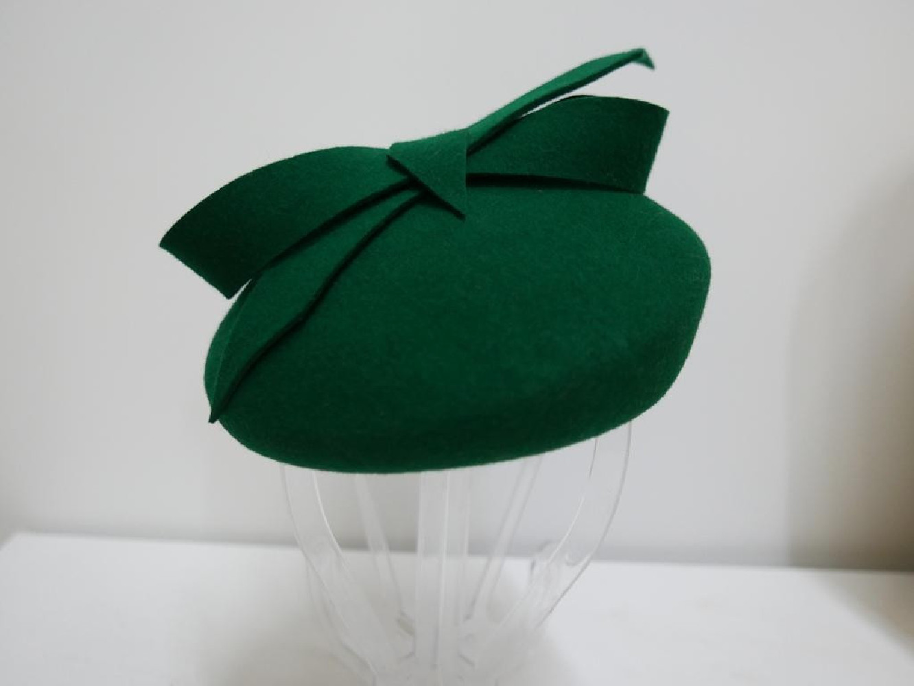 Saturnia zielony mini beret filcowy