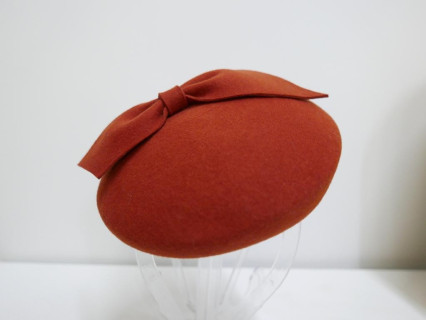 Saturnia rudy mini beret filcowy