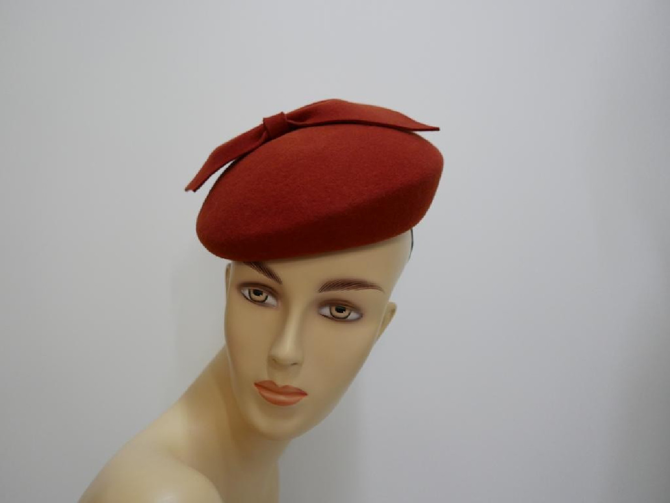 Saturnia rudy mini beret filcowy