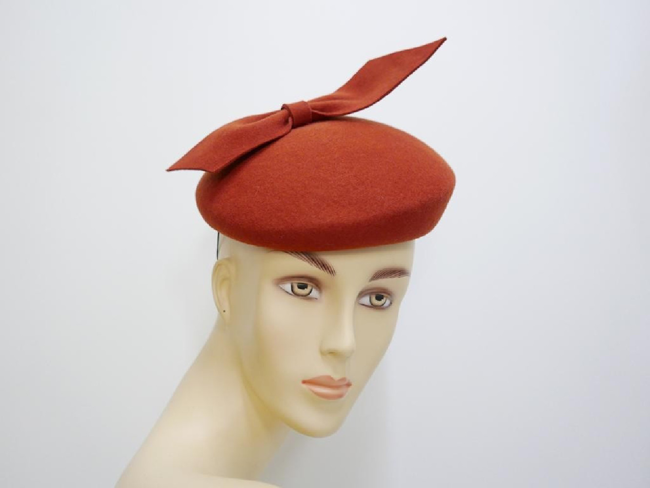 Saturnia rudy mini beret filcowy