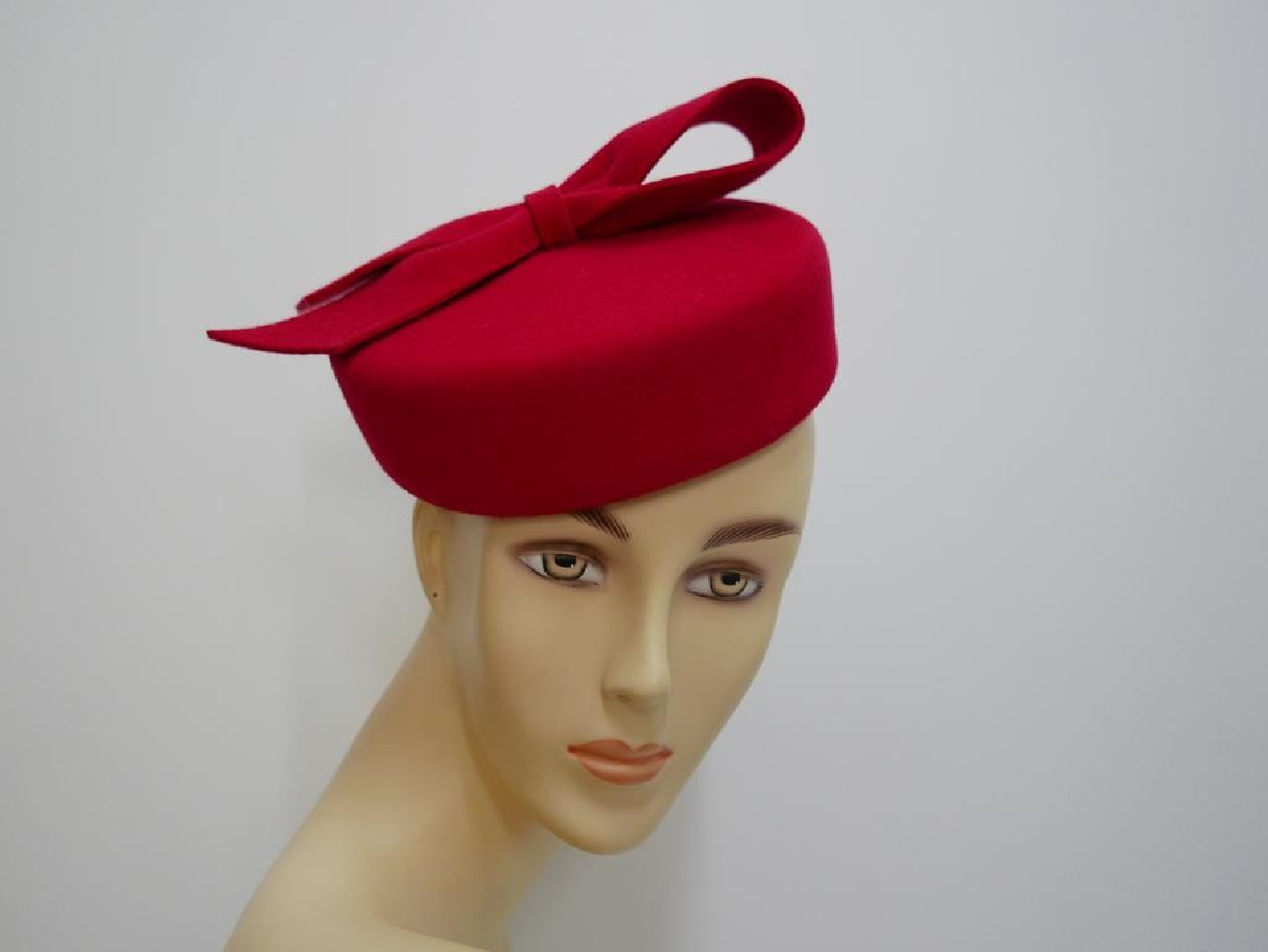 Pastylka -czerwony toczek filcowy