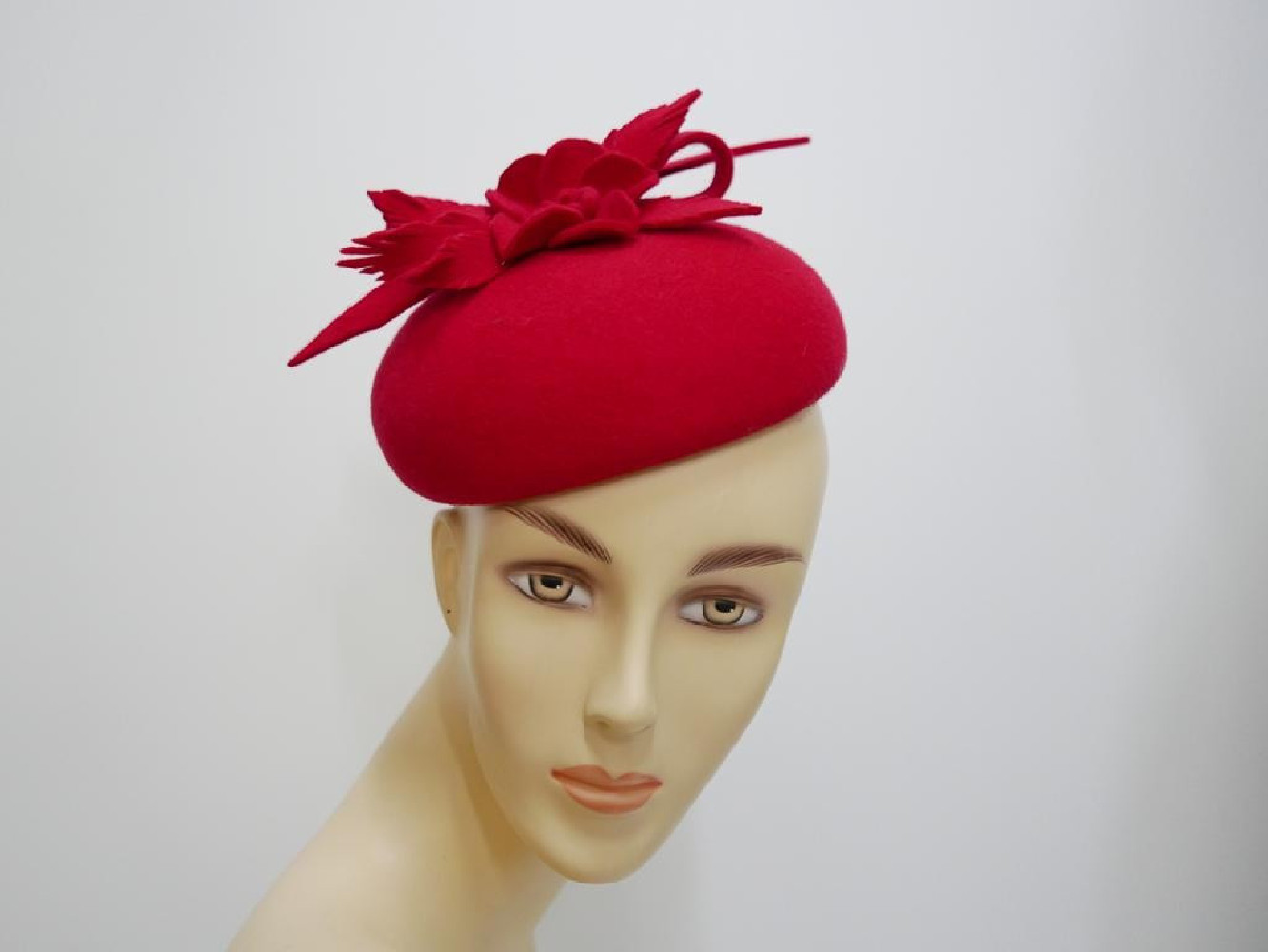 Walentyna czerwony mini beret,  toczek filcowy