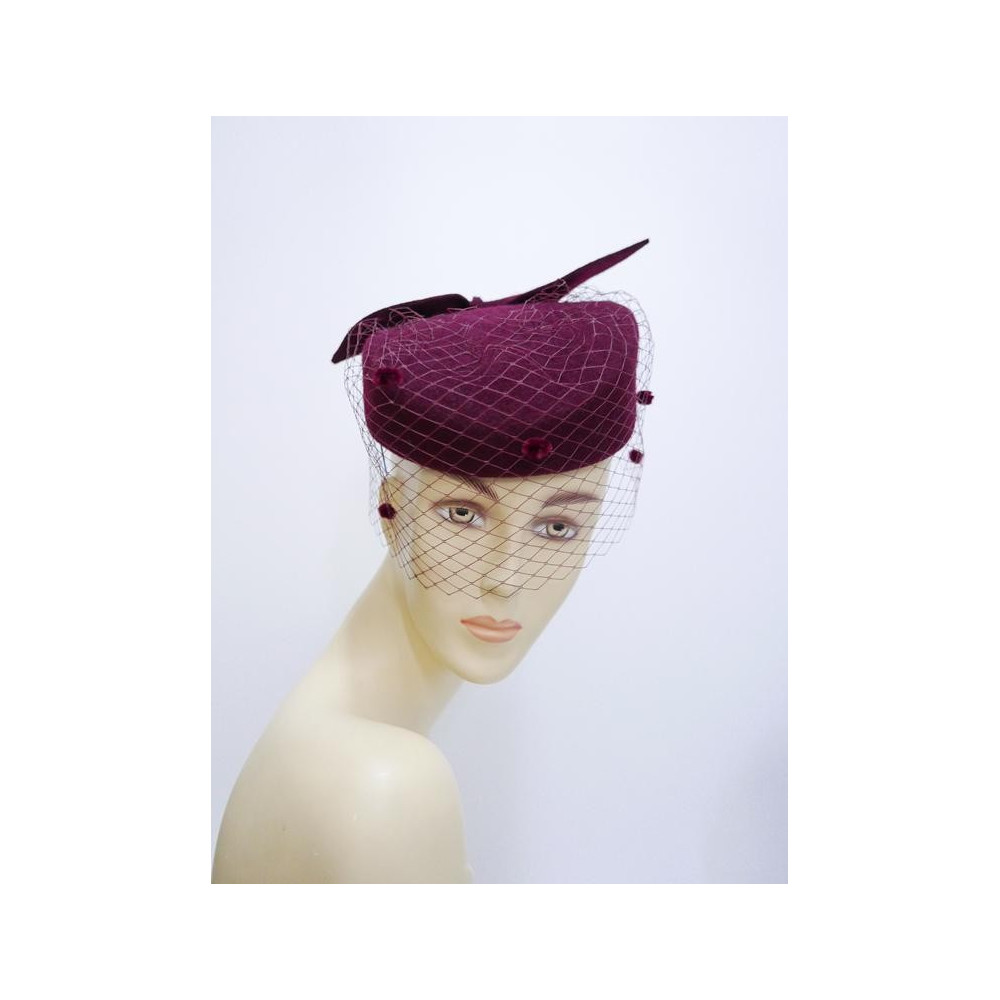 Dita - bordowy toczek filcowy z woalką