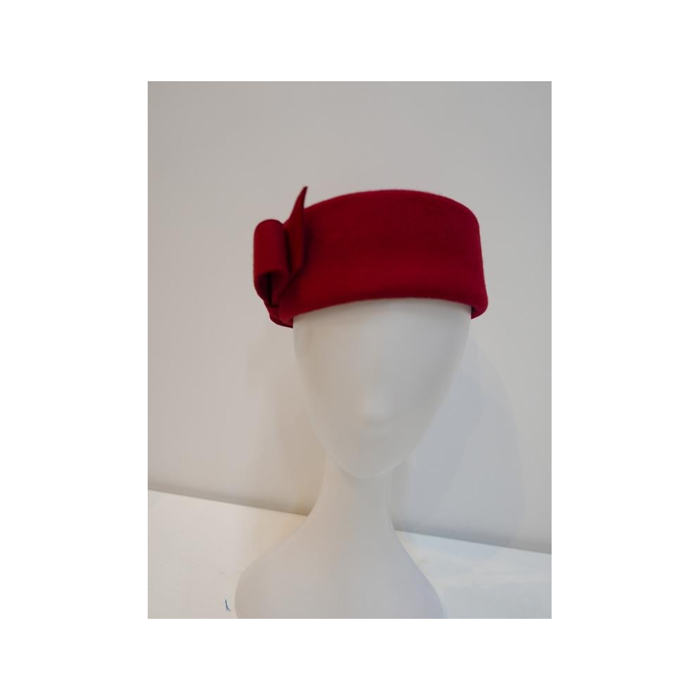 Jackie czerwony toczek filcowy 53-55 cm