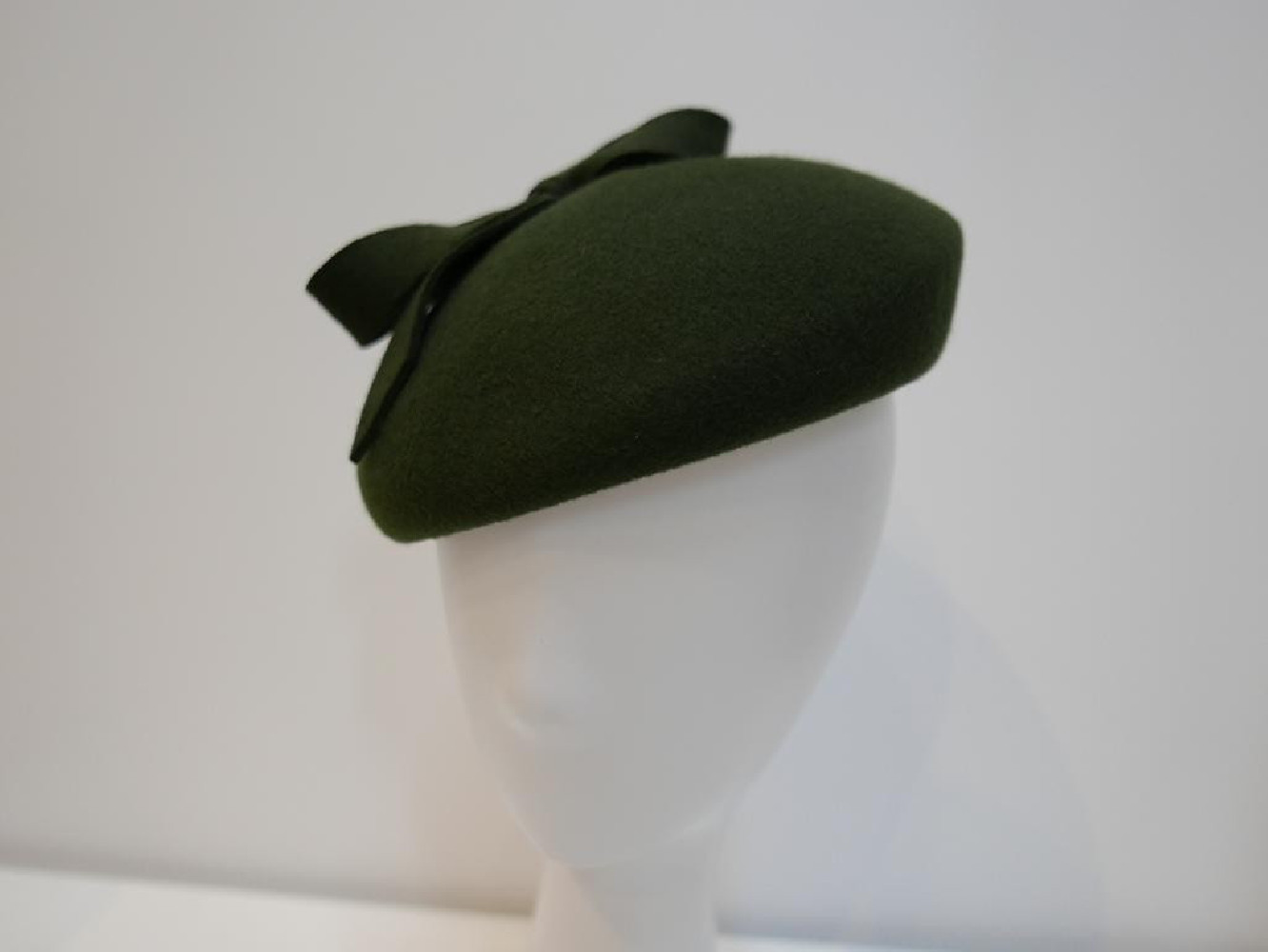 Saturnia army green mini beret filcowy