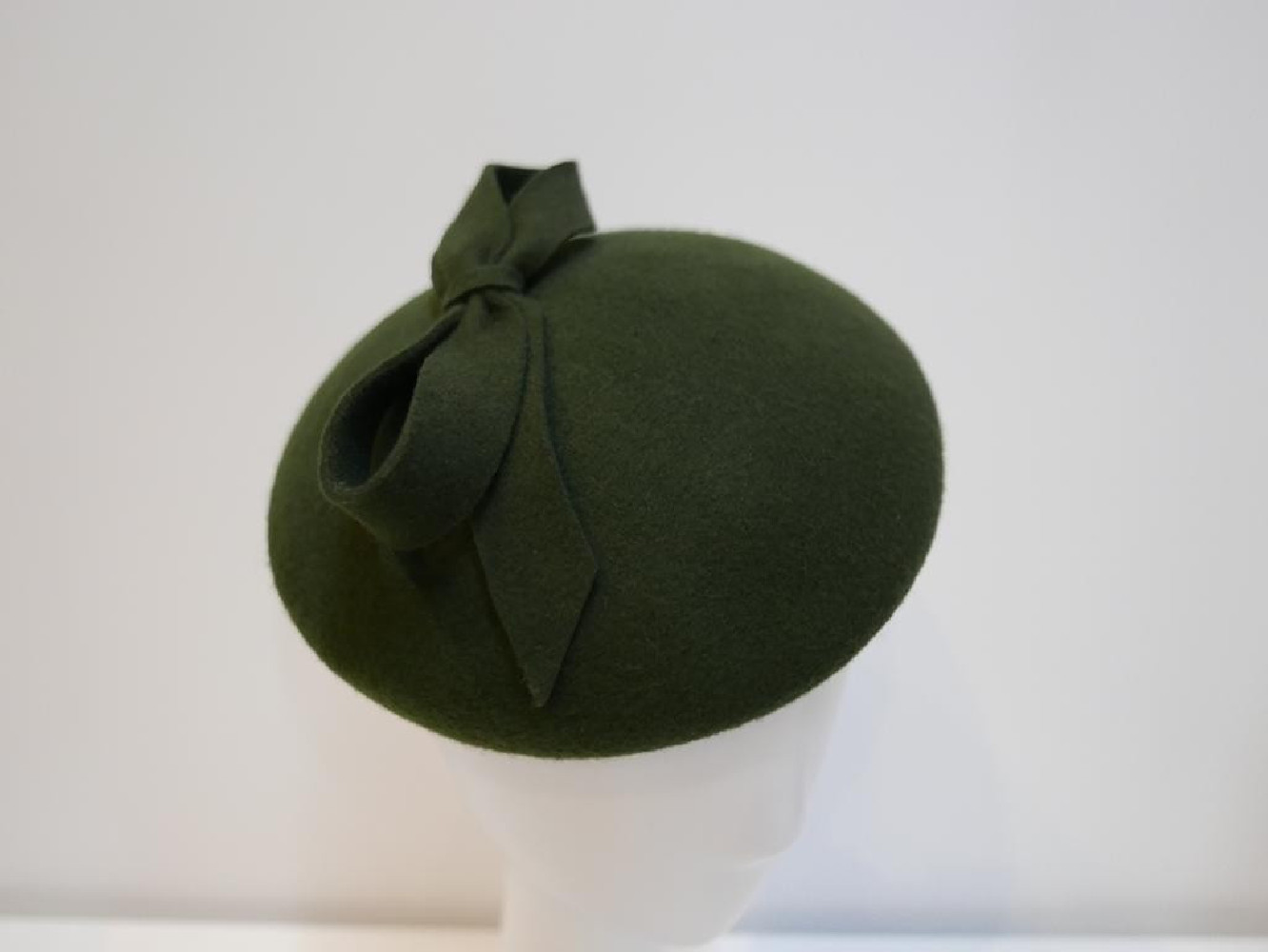 Saturnia army green mini beret filcowy