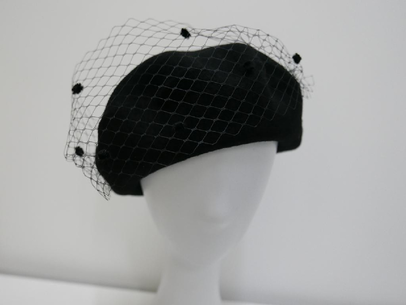 Czarny beret dzianina wełna z  woalką