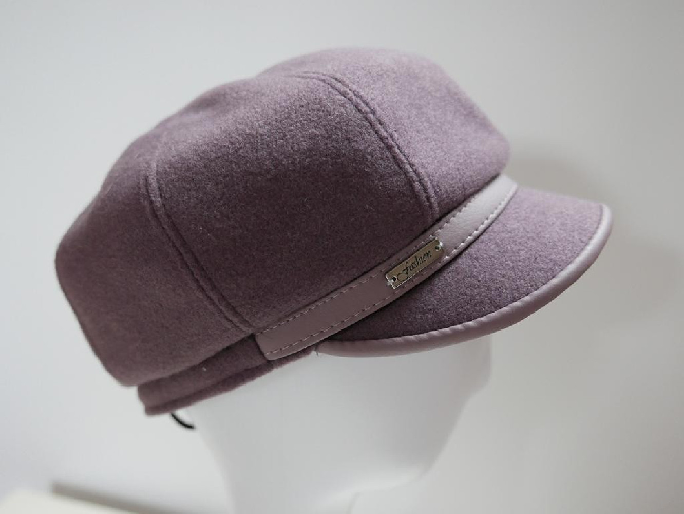 Wrzosowy kaszkiet z eko skórą 55-56 cm regulowany