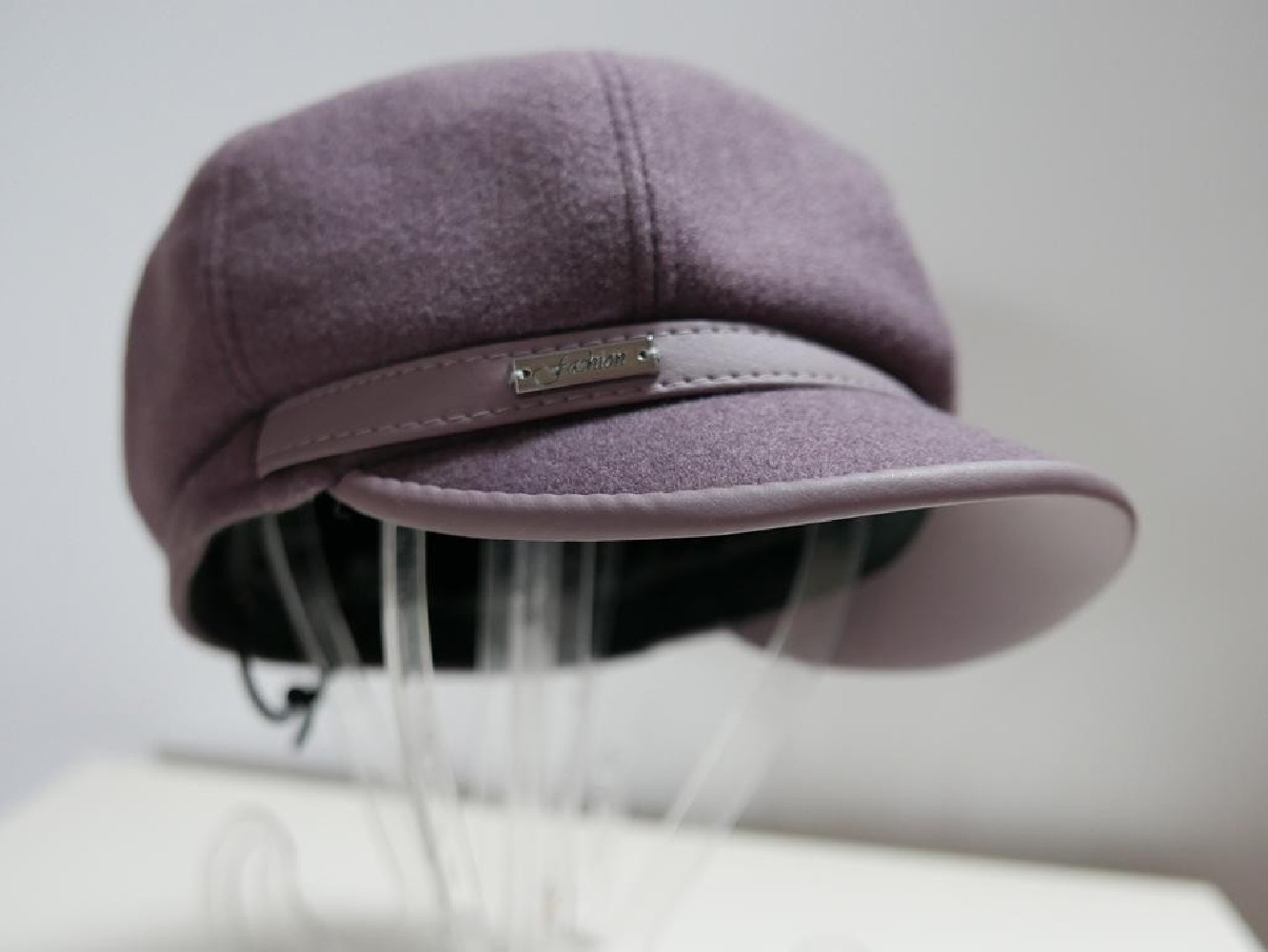 Wrzosowy kaszkiet z eko skórą 55-56 cm regulowany