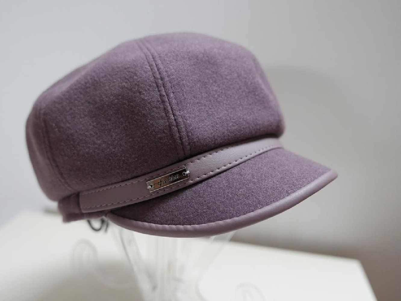 Wrzosowy kaszkiet z eko skórą 55-56 cm regulowany