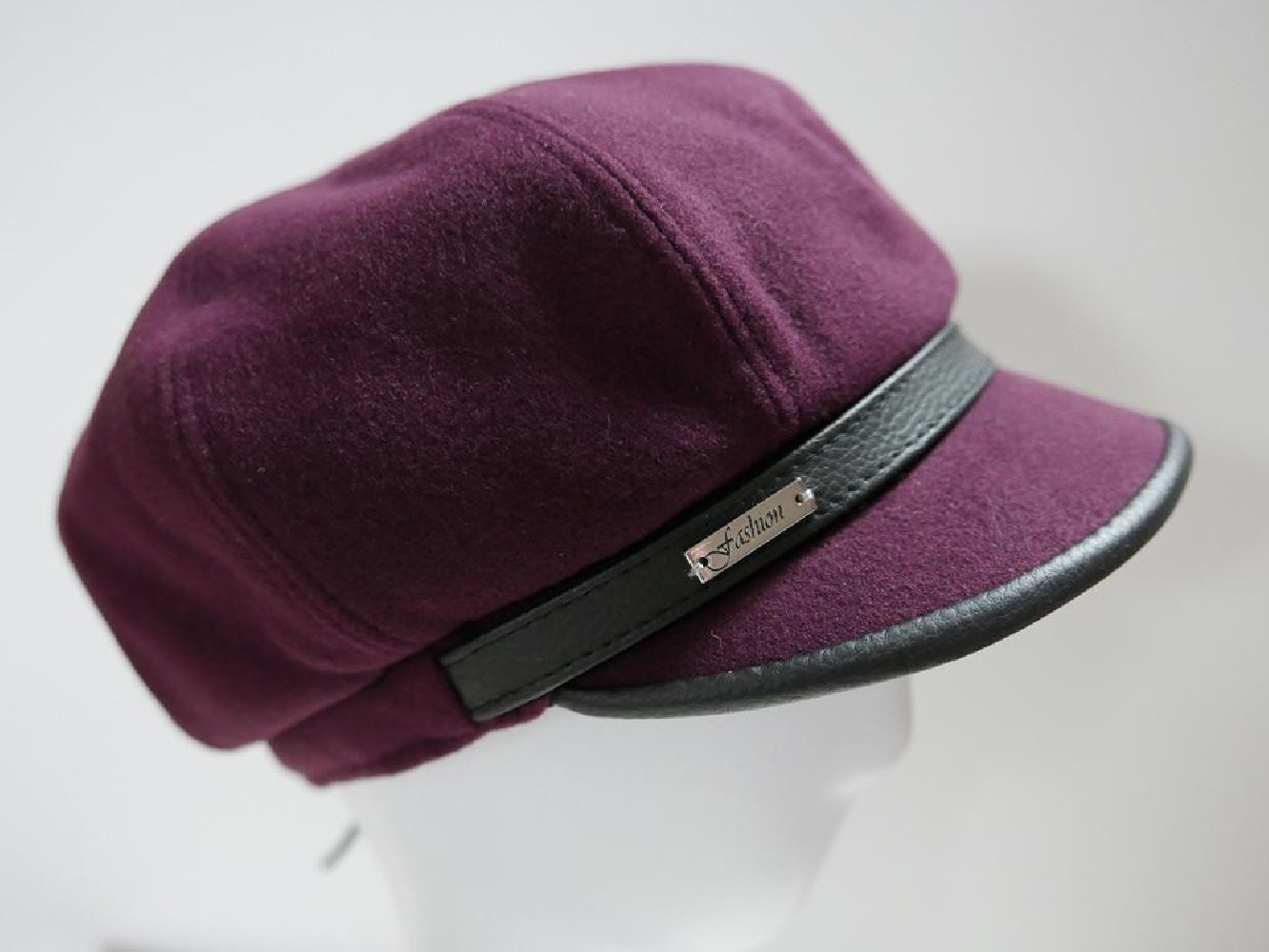 Bordowy kaszkiet z eko skórą 55-56 cm regulowany