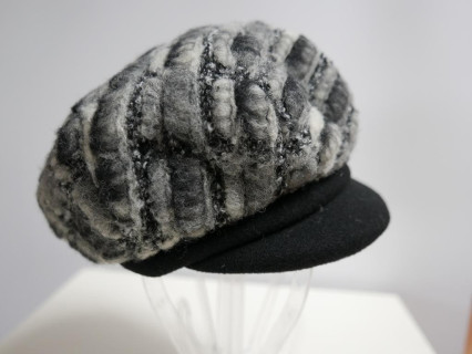 Szaro czarny kaszkiet do 58 cm regulowany