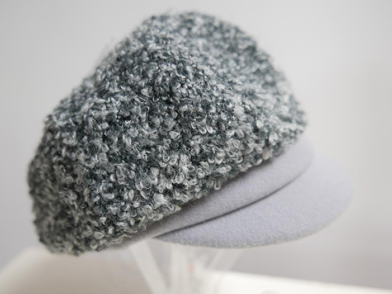 Szary kaszkiet do 57 cm regulowany