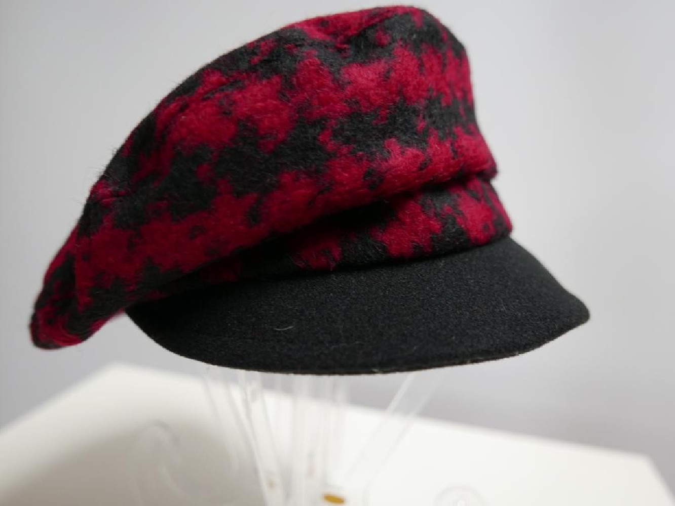 Maciejówka czarno czerwona tkanina do 57 cm regulowany