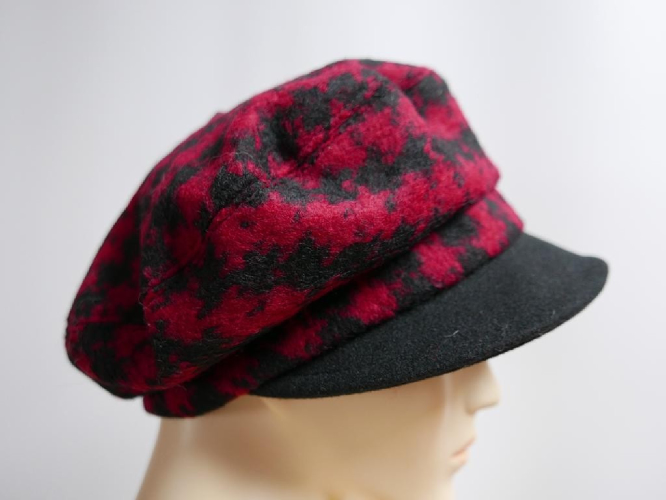 Maciejówka czarno czerwona tkanina do 57 cm regulowany