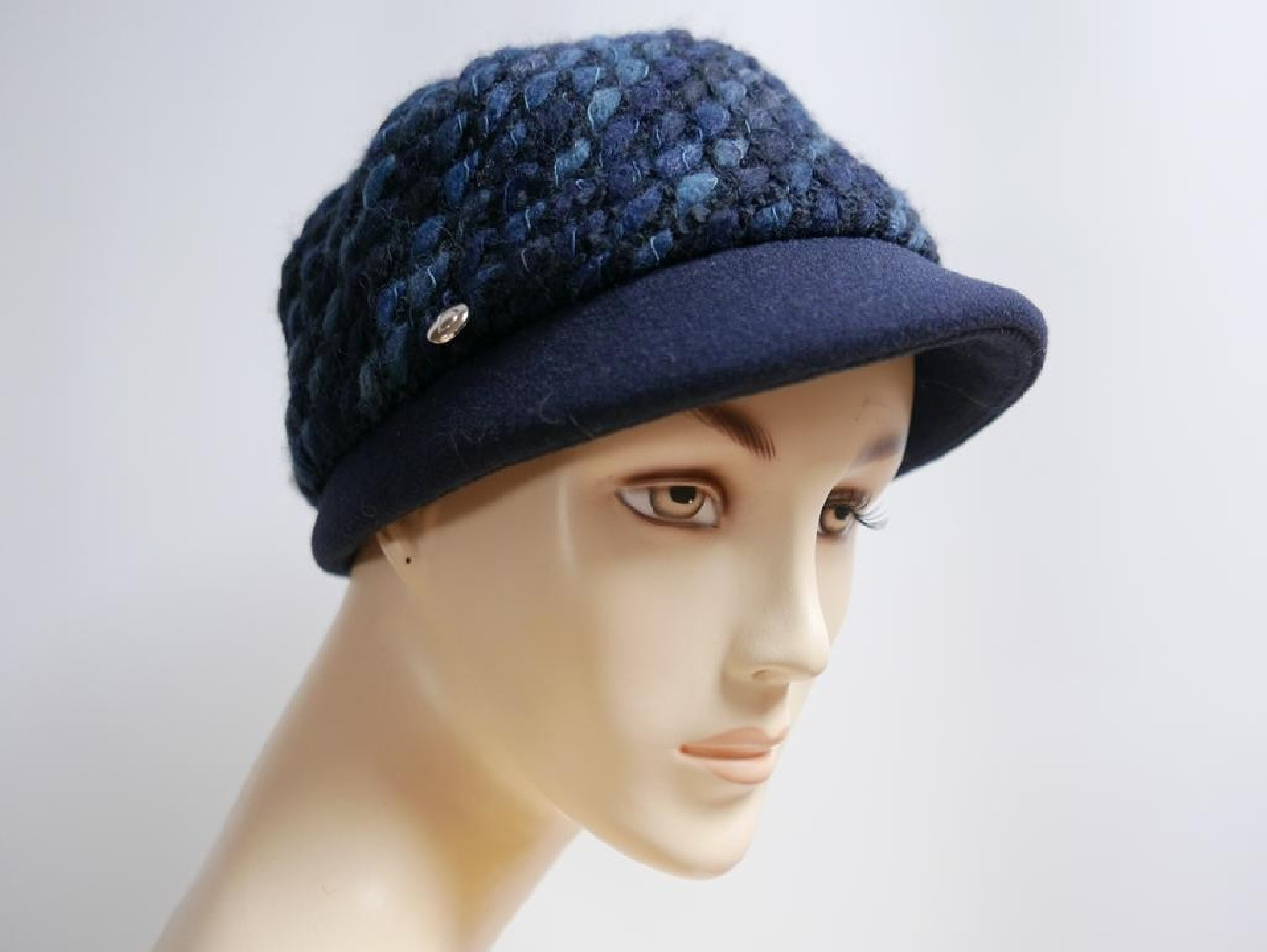 Granatowa czapka z daszkiem do 58 cm regulowany