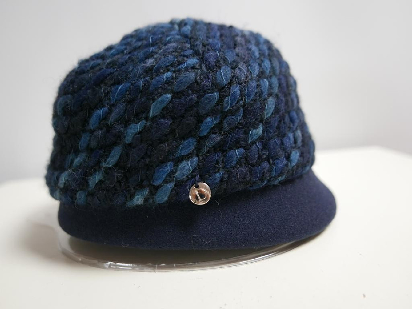 Granatowa czapka z daszkiem do 58 cm regulowany
