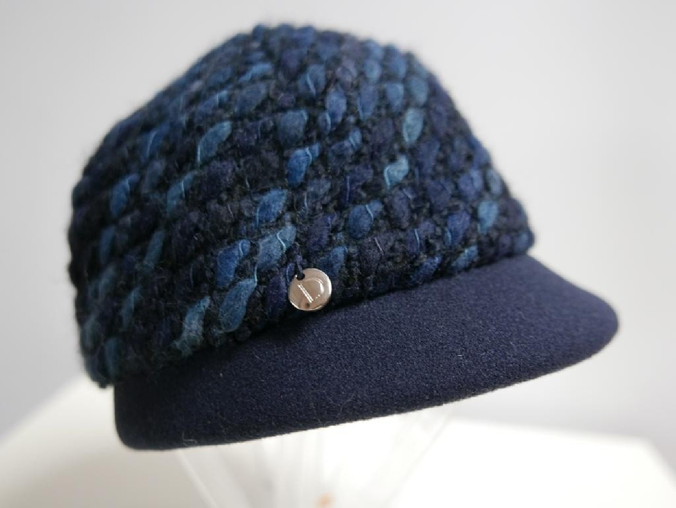 Granatowa czapka z daszkiem do 58 cm regulowany