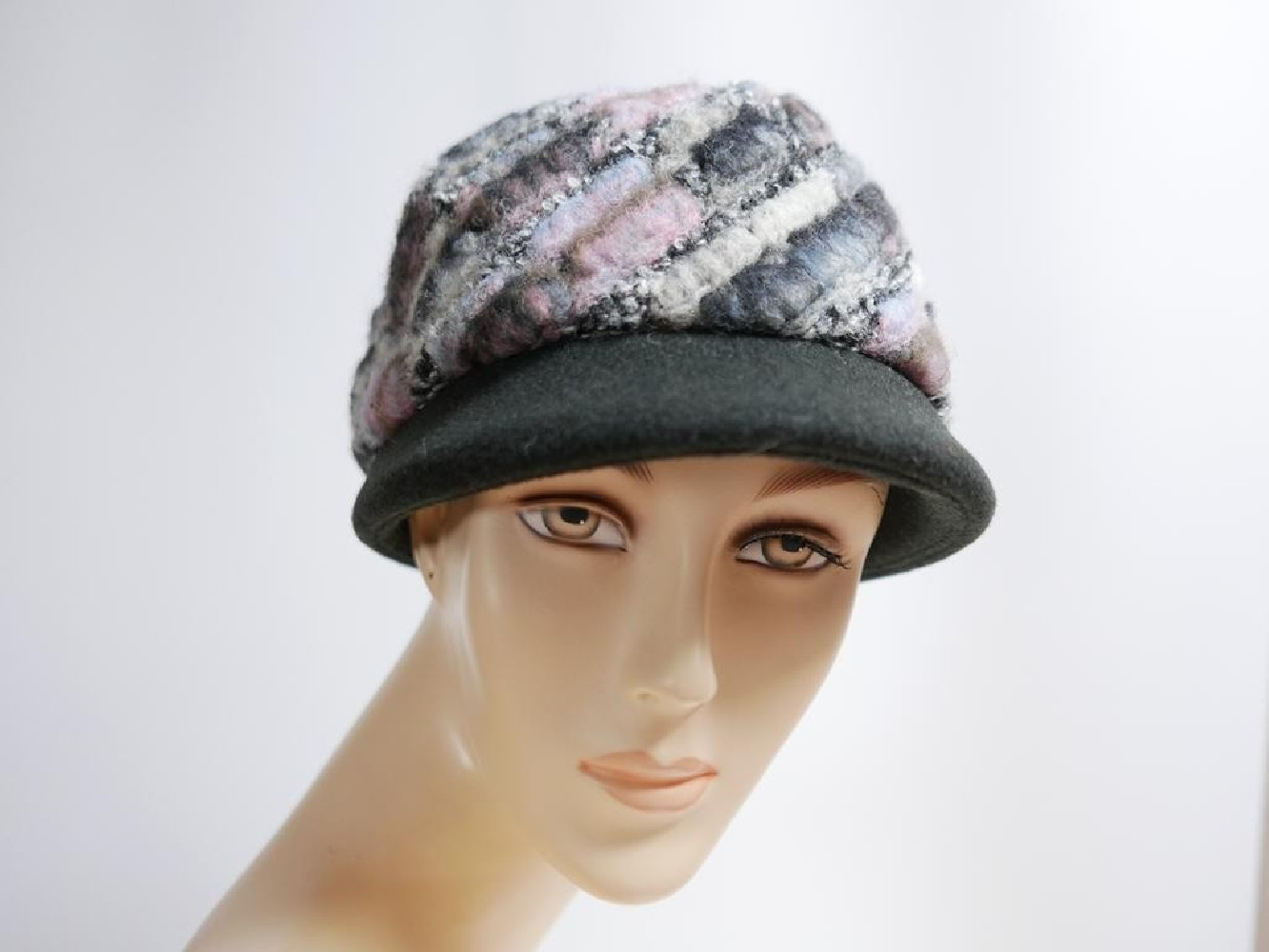 Szaro różowa czapka z daszkiem do 58 cm regulowany