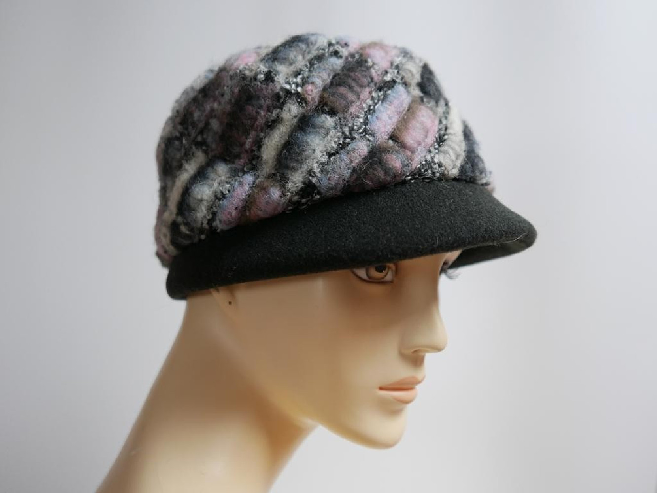 Szaro różowa czapka z daszkiem do 58 cm regulowany