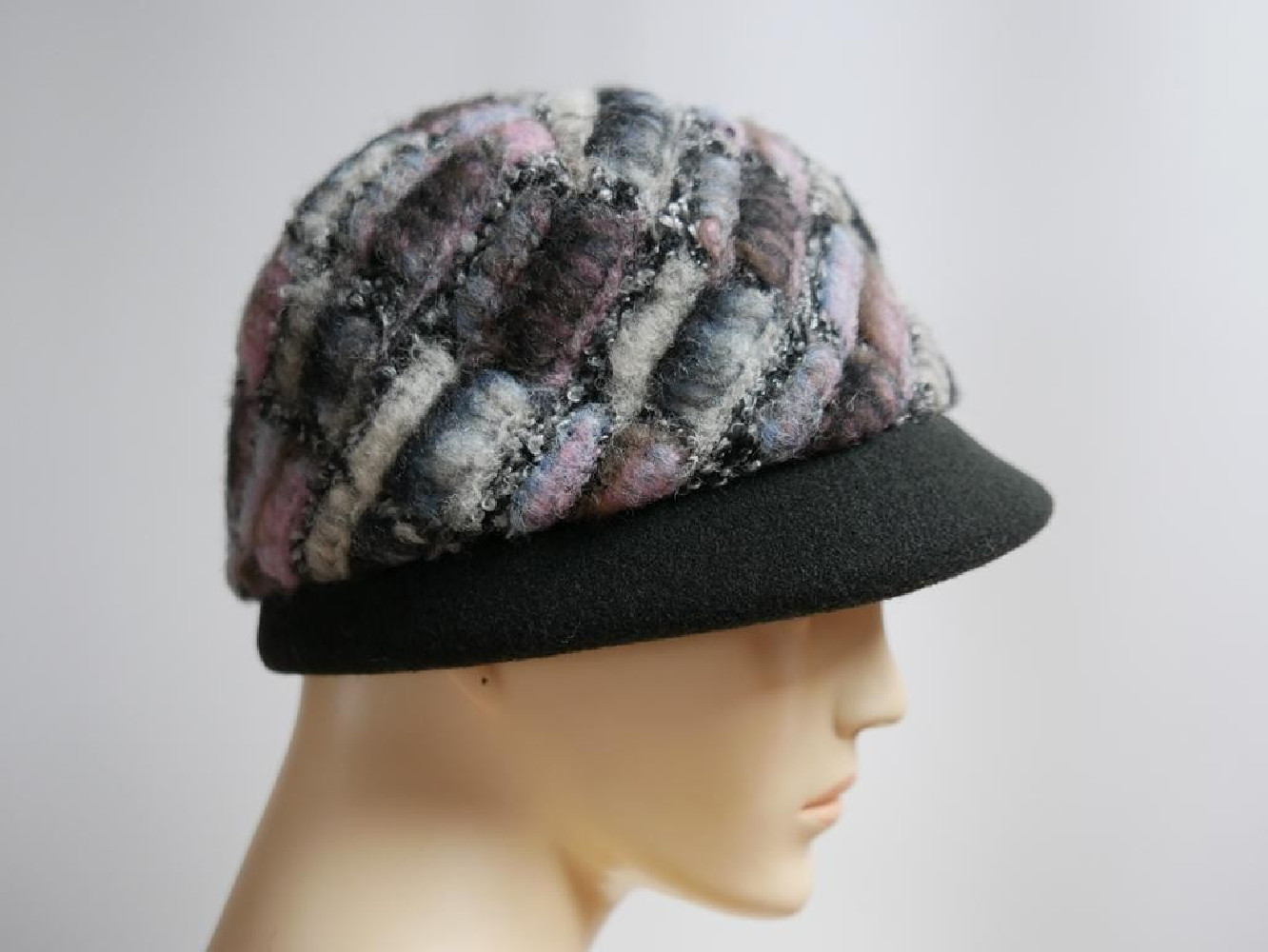 Szaro różowa czapka z daszkiem do 58 cm regulowany