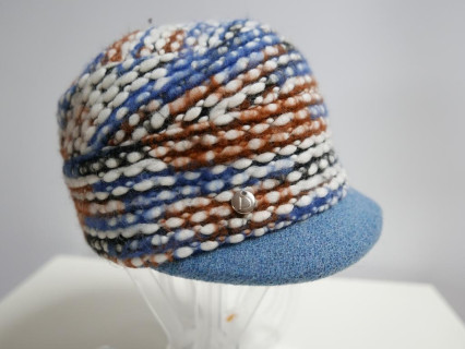 Niebieska czapka z daszkiem do 57 cm regulowany