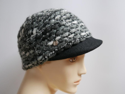 Czarno szara czapka z daszkiem do 57 cm regulowany