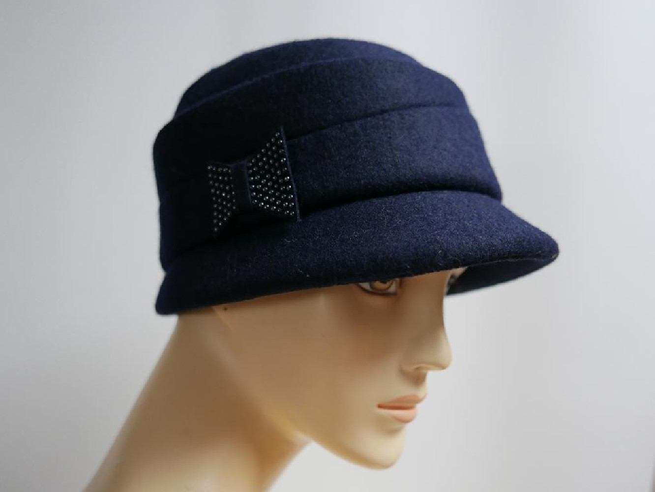 Granatowa czapka z daszkiem do 58 cm regulowany