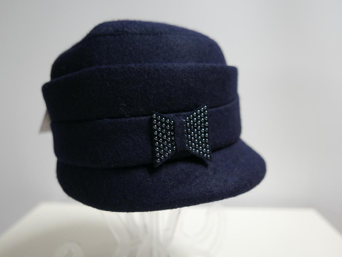 Granatowa czapka z daszkiem do 58 cm regulowany