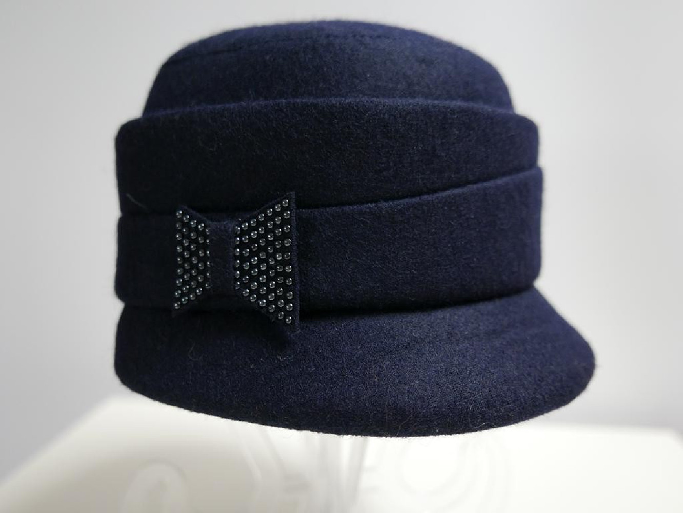 Granatowa czapka z daszkiem do 58 cm regulowany