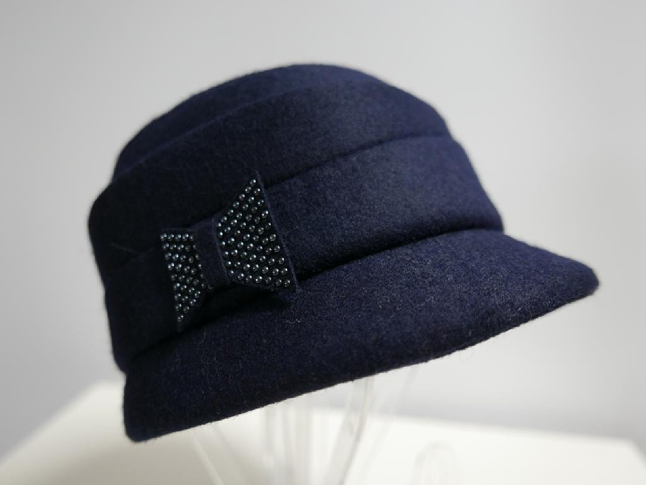 Granatowa czapka z daszkiem do 58 cm regulowany