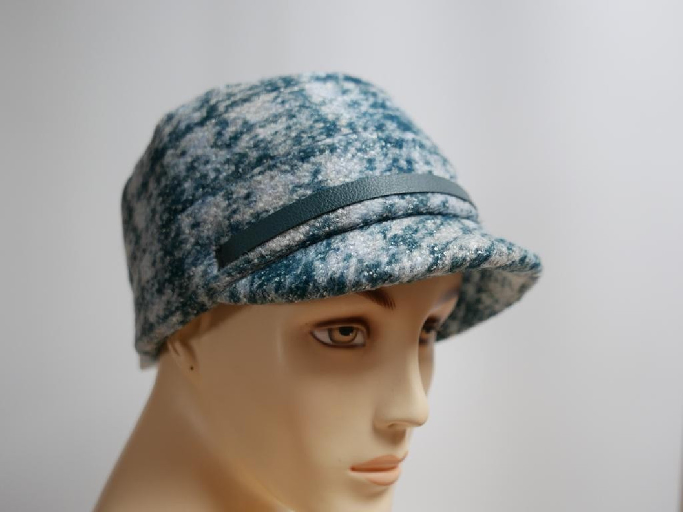 Niebiesko szara czapka z daszkiem do 58 cm regulowany
