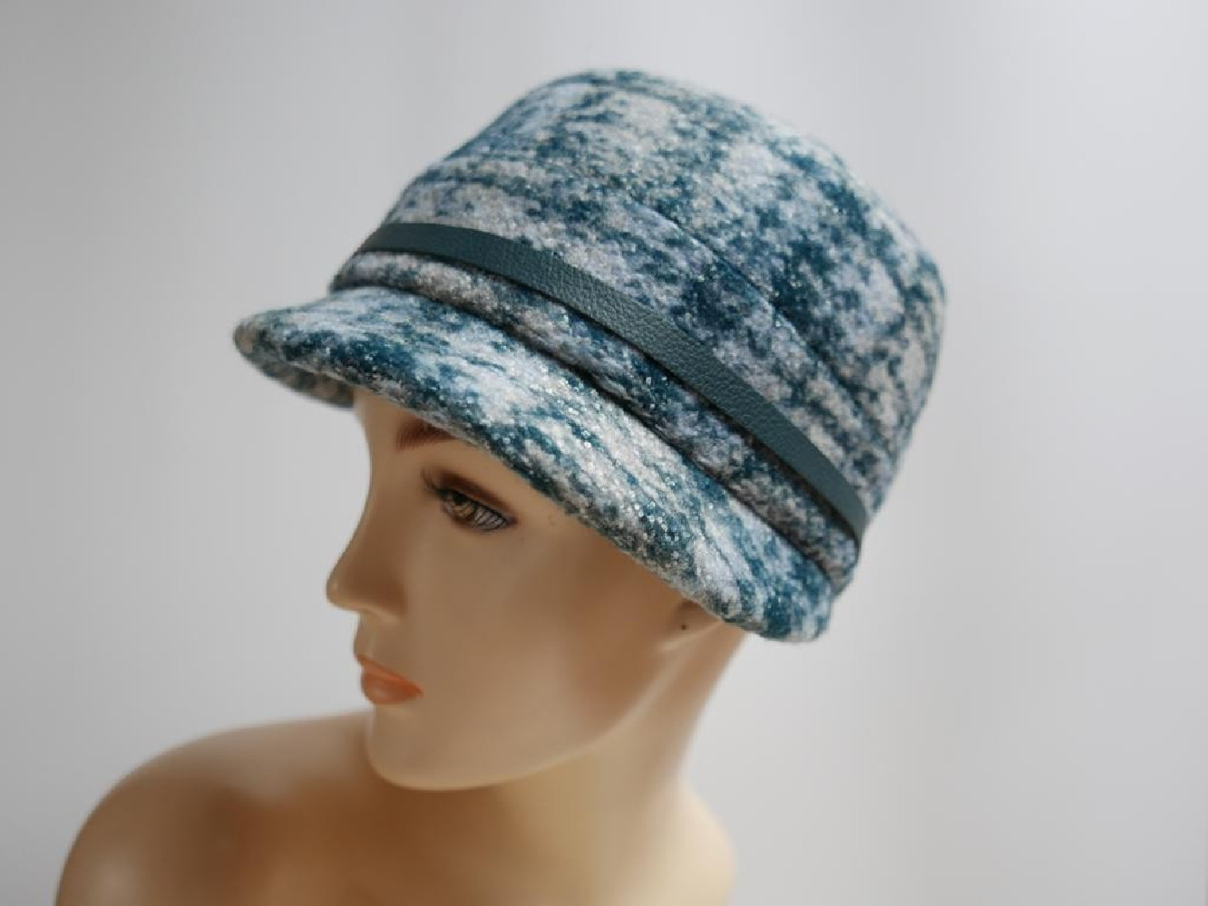 Niebiesko szara czapka z daszkiem do 58 cm regulowany