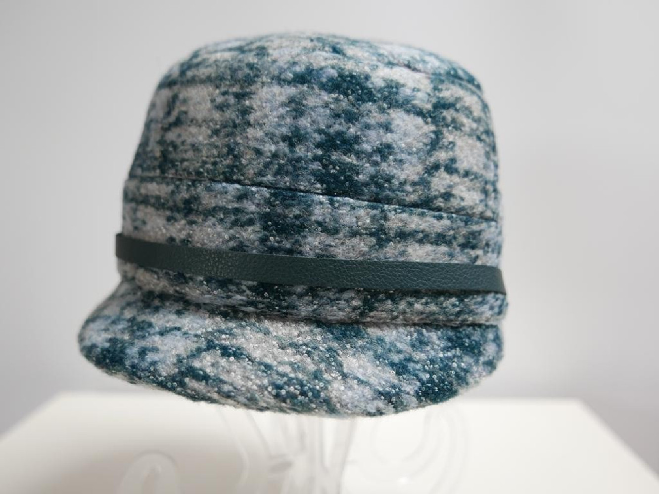 Niebiesko szara czapka z daszkiem do 58 cm regulowany