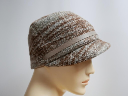 Beżowa czapka z daszkiem do 58 cm regulowany