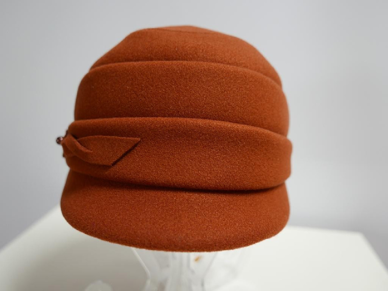 Ruda czapka z daszkiem do 58 cm regulowany