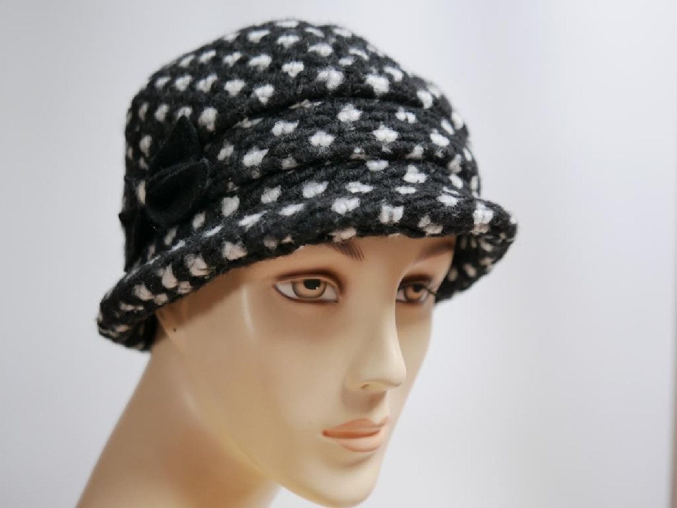 Czarno szara czapka tkanina do 58 cm regulowany